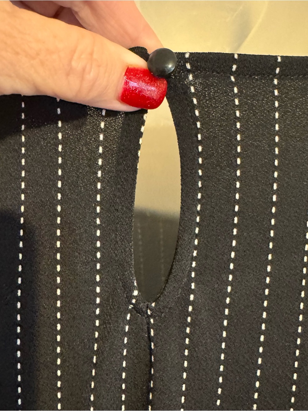 ADRIANNA PAPELL Black w/White Blouse w/Shoulder Smocking  PLUS 2X   #Z - Picture 6 of 10